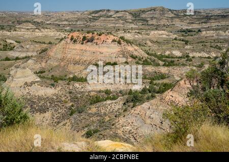 Surplombant les badlands du parc national Theodore Roosevelt au nord Dakota Banque D'Images