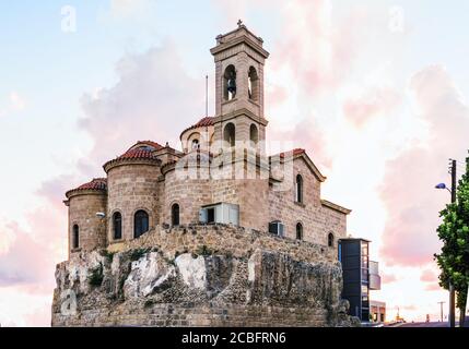 Vue sur l'église de Panagia Theoskepasti , Paphos, Chypre. C'est une église byzantine, a été fondée au VIIe siècle. Il a été reconstruit dans son moderne Banque D'Images