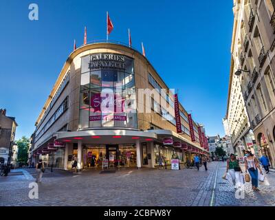 Magasin « Galeries Lafayette » à l'angle de la rue du Moulin et de la rue de la Marne, Nantes, Loire-Atlantique, France. Banque D'Images