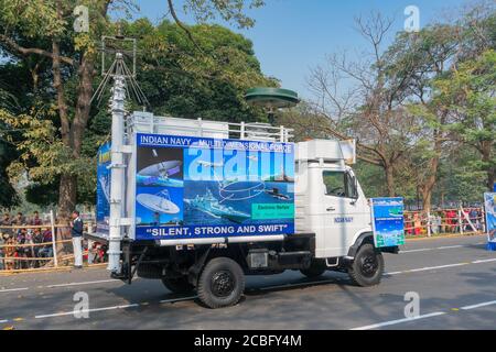 Kolkata, Bengale-Occidental, Inde - 26 janvier 2020 : Marine indienne affichant les détails de la guerre électronique moderne, en République défilé de jour à la route Rouge, Banque D'Images