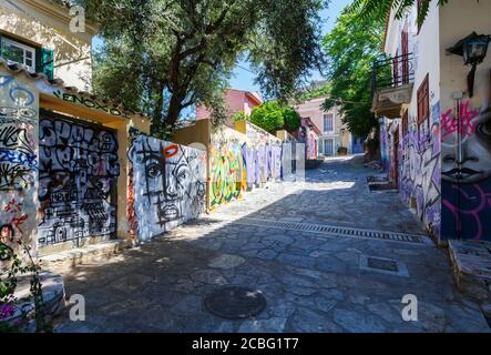 Athènes, Grèce - 14 mai 2018 : Plaka, la vieille ville d'Athènes, est connue pour ses sites antiques et de charmants bâtiments néoclassiques mais il dispose également d'i Banque D'Images