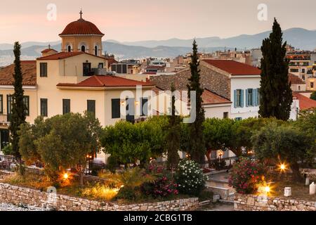 Athènes, Grèce - 15 mai 2018 : l'Église et de bâtiments néoclassiques dans la vieille ville d'Athènes, Grèce. Banque D'Images