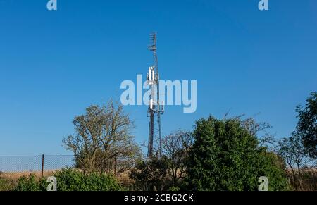 Mât de téléphonie mobile de télécommunication à Hollingbury nord Brighton East Sussex ROYAUME-UNI Banque D'Images