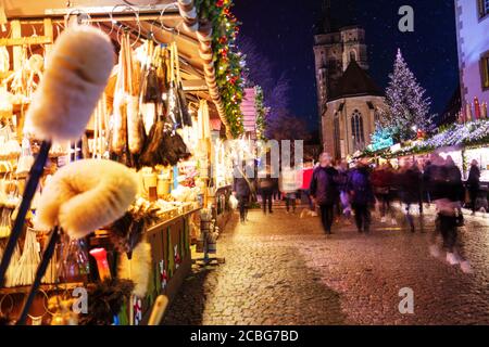 Marché de Noël près de l'église Evangelische Stiftskirche et de la place Schillerplatz Stuttgart Banque D'Images