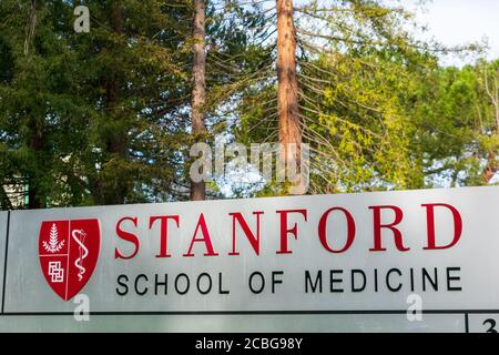 Panneau de l'école de médecine de Stanford à l'entrée du bâtiment du campus médical à Silicon Valley - Palo Alto, Californie, Etats-Unis - 2020 Banque D'Images