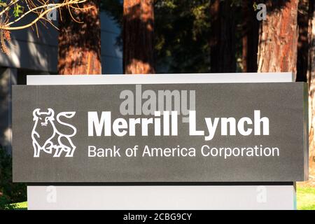 Signature et logo Merrill Lynch. Merrill Lynch, Pierce, Fenner and Smith Incorporated est une division d'investissement et de gestion de patrimoine de Bank of America - Banque D'Images