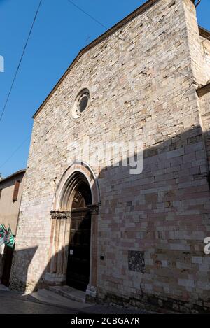 montefalco, italie août 13 2020:Église de Sant'Agostino dans le centre de Montefalco Banque D'Images