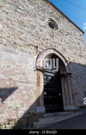 montefalco, italie août 13 2020:Église de Sant'Agostino dans le centre de Montefalco Banque D'Images