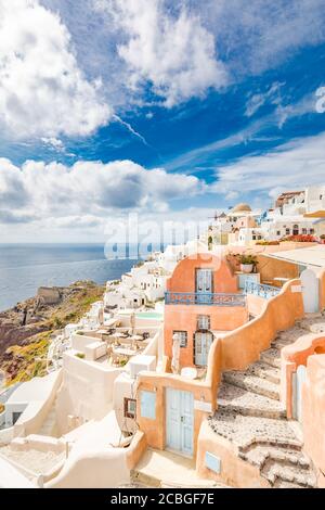 Paysage de voyage incroyable de l'île de Santorini. Vacances tranquilles vacances d'été la célèbre destination touristique Grèce, Europe. Voyage de luxe, vue sur la mer Banque D'Images