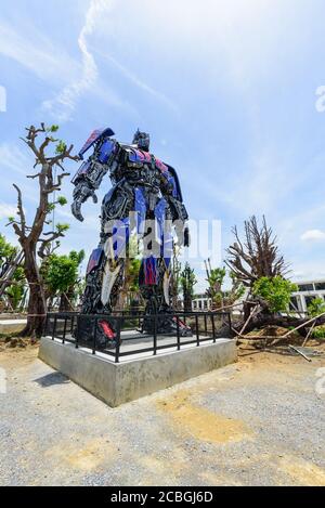 NakhonPathom , Thaïlande - 6 août 2020 : CONCEPT de modèle OPTIMUS PRIME dans la station-service Caltex de NakhonPathom KM.14 Banque D'Images