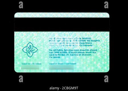 Public Services Card Ireland back View as First Generation social ID de bien-être émis de 2011 à 2019 Banque D'Images