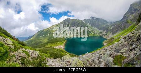 Lac glaciaire Czarny Staw Gasienicowy dans les montagnes Tatra, Pologne Banque D'Images