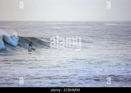 Surf le matin à Burleigh Heads Banque D'Images