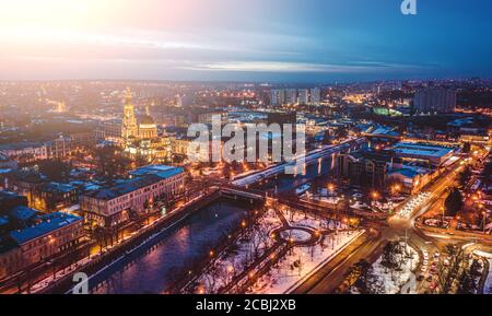 Vue aérienne de la ville de Kharkiv en soirée Banque D'Images