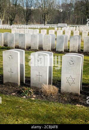 Berlin, Allemagne 1939 -1945 Commonwealth War Graves Commission Cimetière juif - soldat de la Royal Air Force - Étoile de David Banque D'Images