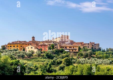 Belle vue sur le pittoresque village toscan de Lari, Pise, Italie Banque D'Images