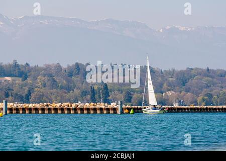 Genève, Suisse - 14 avril 2019 : bateau à jet de luxe sur un lac Léman - image Banque D'Images