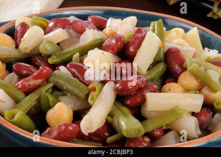 La photo en gros plan d'un bol de salade de haricots 4 Banque D'Images