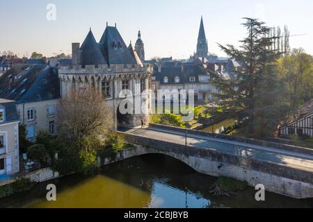 France, Loir et cher, Vendôme, porte Saint Georges au bord du Loir // France, Loir-et-cher (41), Vendôme, porte Saint-Georges au bord du Banque D'Images