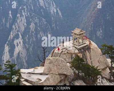 La montagne Huashan près de Xian City. Le sentier le plus dangereux et le peuple couronné de Chine. Le mont Hua est l'une des cinq grandes montagnes de Chine à Huayin Banque D'Images