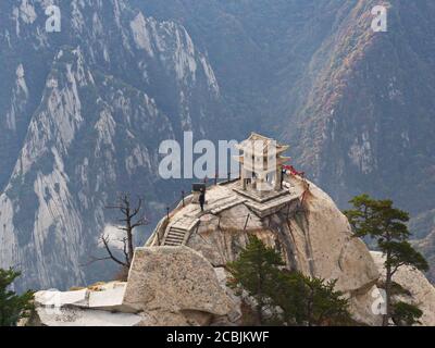 La montagne Huashan près de Xian City. Le sentier le plus dangereux et le peuple couronné de Chine. Le mont Hua est l'une des cinq grandes montagnes de Chine à Huayin Banque D'Images