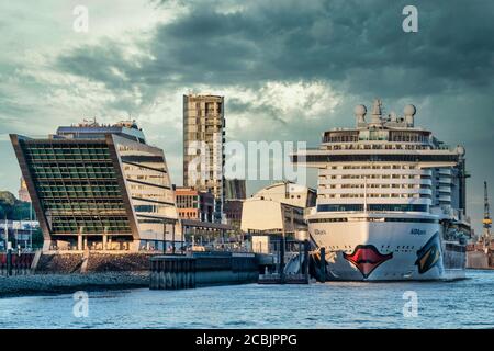 Kreuzfahrtschiff Aida Perla, Hamburger Hafen, Hambourg, Allemagne, Europa Banque D'Images