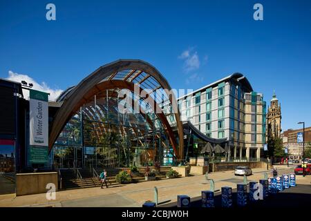 Sheffield Winter Garden South Yorkshire grandes serres urbaines tempérées Pringle Richards Sharratt Architects vu sur Surrey Street Banque D'Images