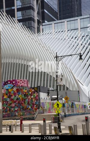 Mélange intéressant d'architecture contemporaine au World Trade Center de Manhattan. Banque D'Images