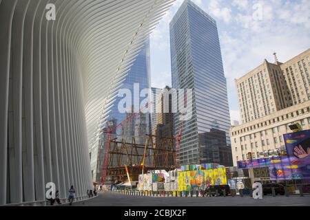 Mélange intéressant d'architecture contemporaine au World Trade Center de Manhattan. Banque D'Images