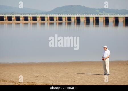 Village d'Arnside à Cumbria plage côtière dans la baie de Morecambe Banque D'Images