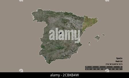 Forme désaturée de l'Espagne avec sa capitale, sa principale division régionale et la zone séparée de la Catalogne. Étiquettes. Imagerie satellite. Rendu 3D Banque D'Images