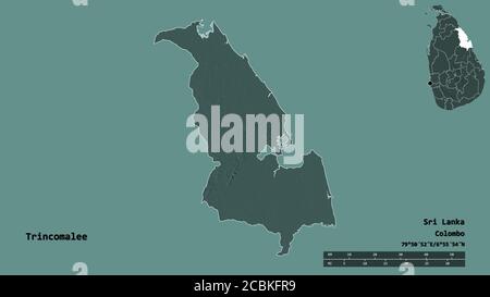 Forme de Trincomalee, district de Sri Lanka, avec sa capitale isolée sur fond solide. Échelle de distance, aperçu de la région et libellés. Elevati de couleur Banque D'Images