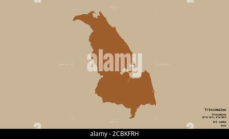 Région de Trincomalee, district de Sri Lanka, isolée sur un fond solide dans une boîte englobante géoréférencée. Étiquettes. Composition des textures répétées. Banque D'Images