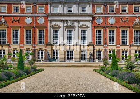 Angleterre, Richmond-upon-Thames. Hampton court Palace vu du jardin privé. Banque D'Images