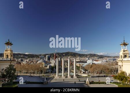 Colonnes en face du Musée national d'Art de Catalogne, Palais national, colline de Montjuic, Barcelone, Espagne Banque D'Images