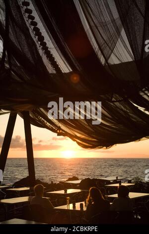Plage de Las Arenas au coucher du soleil, Tenerife, Iles Canaries, Espagne Banque D'Images