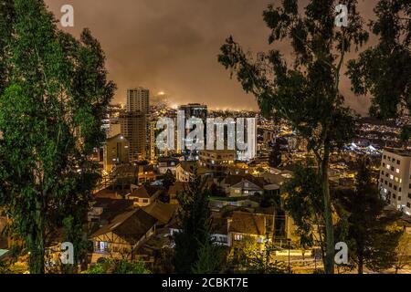 Vue sur le centre-ville de la Paz la nuit, Bolivie, Amérique du Sud Banque D'Images