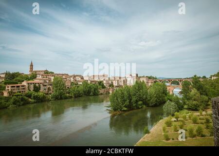 Vue sur la ville et la rivière, Albi, midi Pyrénées, France Banque D'Images