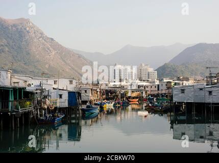 Scène du canal, village de pêche Tai O, île Lantau, Hong Kong, Chine Banque D'Images