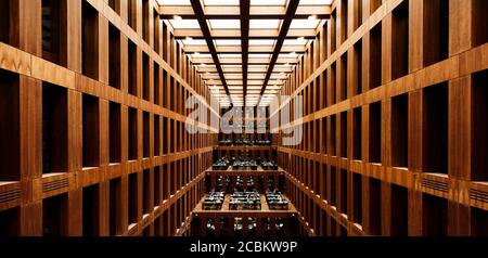 Intérieur de Jacob-und-Wilhelm-Grimm-Zentrum, Université Humboldt, Berlin, Allemagne Banque D'Images