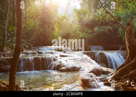 Vue sur les chutes de Kuang si, Luang Prabang, Las Banque D'Images