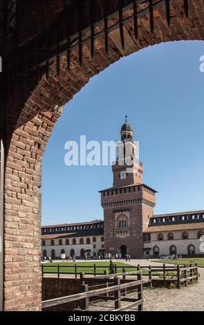 Porte voûtée et portcullis, Castello Sforzesco, Milan, Italie Banque D'Images