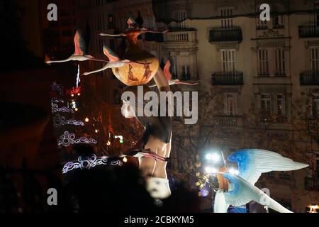 Exposition pour le festival de la Fallas la nuit, Valentia, Espagne Banque D'Images