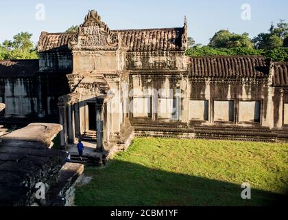 Vue en grand angle du temple, Angkor Wat, Cambodge Banque D'Images