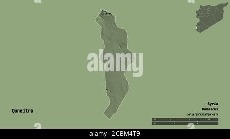 Forme de Quneitra, province de Syrie, avec sa capitale isolée sur fond solide. Échelle de distance, aperçu de la région et libellés. Carte d'altitude en couleur. Banque D'Images