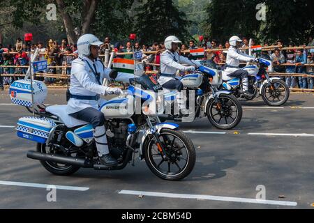 Kolkata, Bengale-Occidental, Inde - 26 janvier 2020 : la police du Bengale-Occidental marche sur leurs motos en rallye pour la journée de la république de l'Inde. Banque D'Images