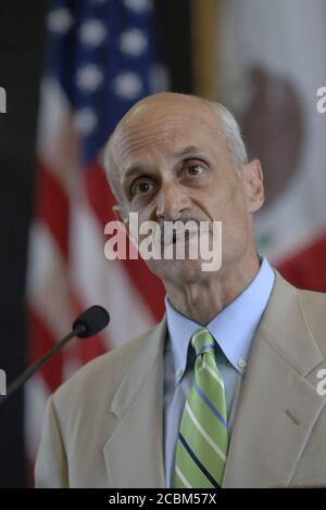 Austin, Texas le 25 août 2006 : le directeur de la sécurité intérieure Michael Chertoff prend la parole à la séance d'ouverture de la conférence de l'Assemblée des gouverneurs des frontières au Capitole du Texas. La conférence annuelle donne aux six gouverneurs des frontières du Mexique et aux quatre gouverneurs des frontières des États-Unis l'occasion de discuter de questions d'intérêt mutuel touchant l'immigration, l'économie et la sécurité aux frontières. ©Bob Daemmrich Banque D'Images