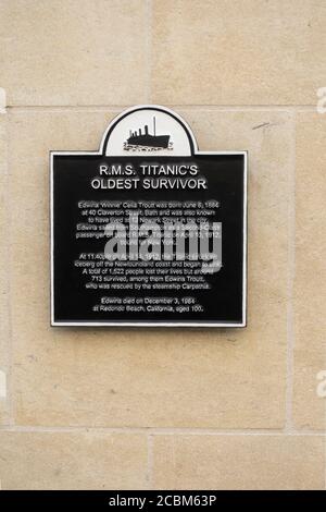 Plaque commémorative honorant le plus ancien survivant du RMS Titanic, Edwina ‘Winnie’ Celia Troutt, né à Bath en 1884. Southgate, Bath, Royaume-Uni Banque D'Images