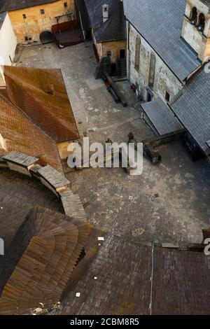 Une des cours du château d'Orava en Slovaquie. Banque D'Images