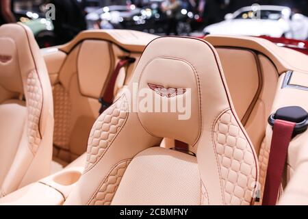 NEW YORK, NY - 1er AVRIL 2015 : exposition Aston Martin Aston Martin Vanquish Volante au salon international de l'auto de New York 2015 Banque D'Images